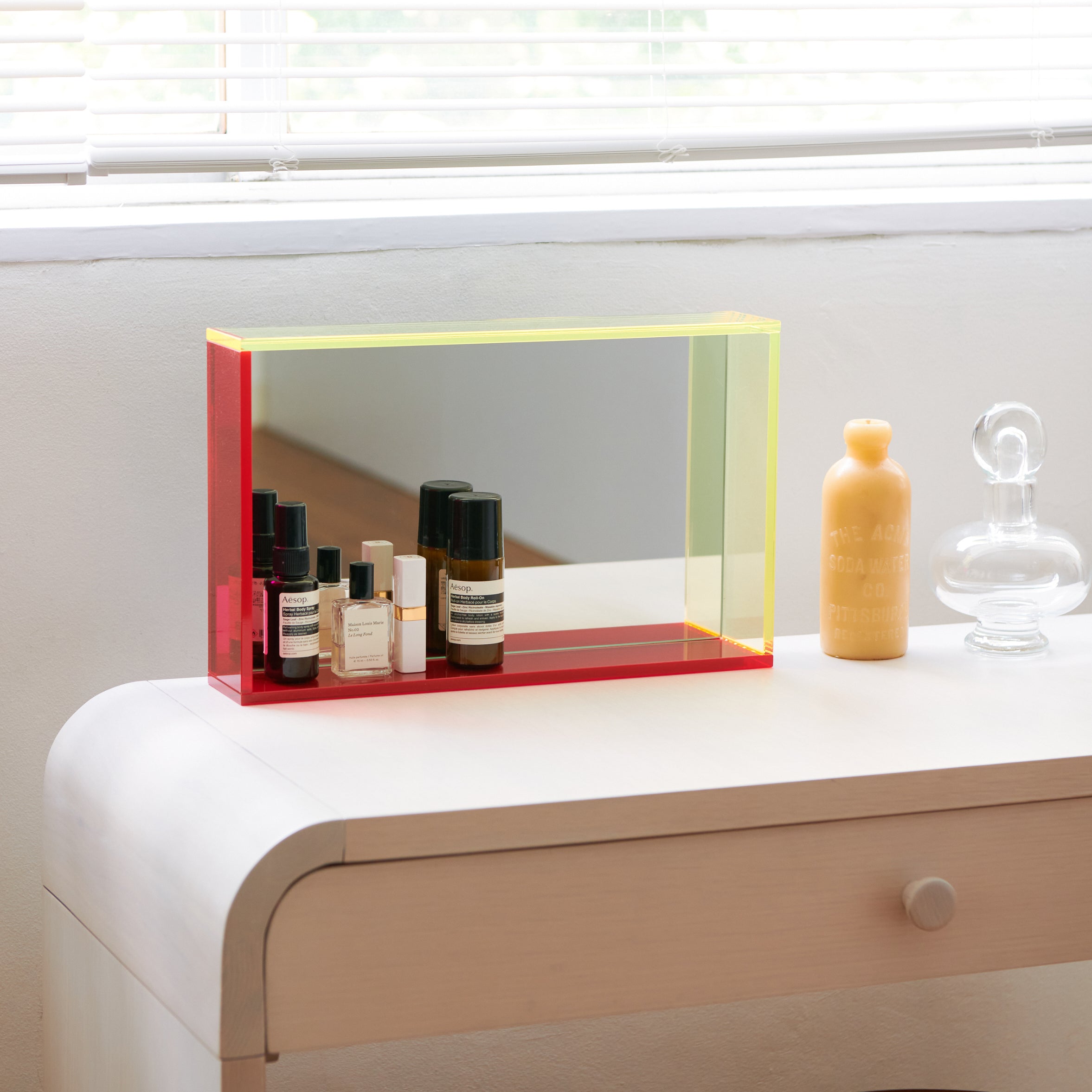 Dual Color Mirror